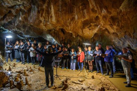 Smíšený sbor Kantilena v jeskyni Balcarka, 11. 6. 2023